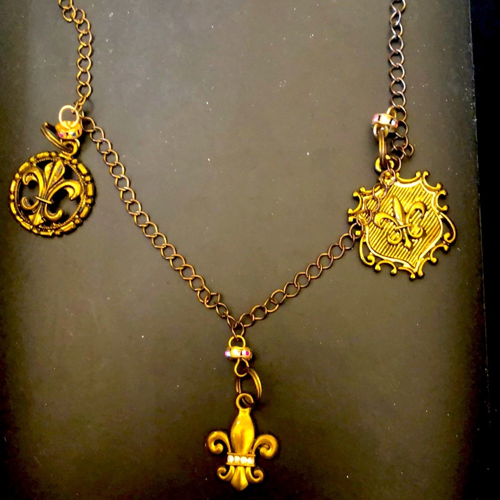 Cute Fleur Di Lis Necklace